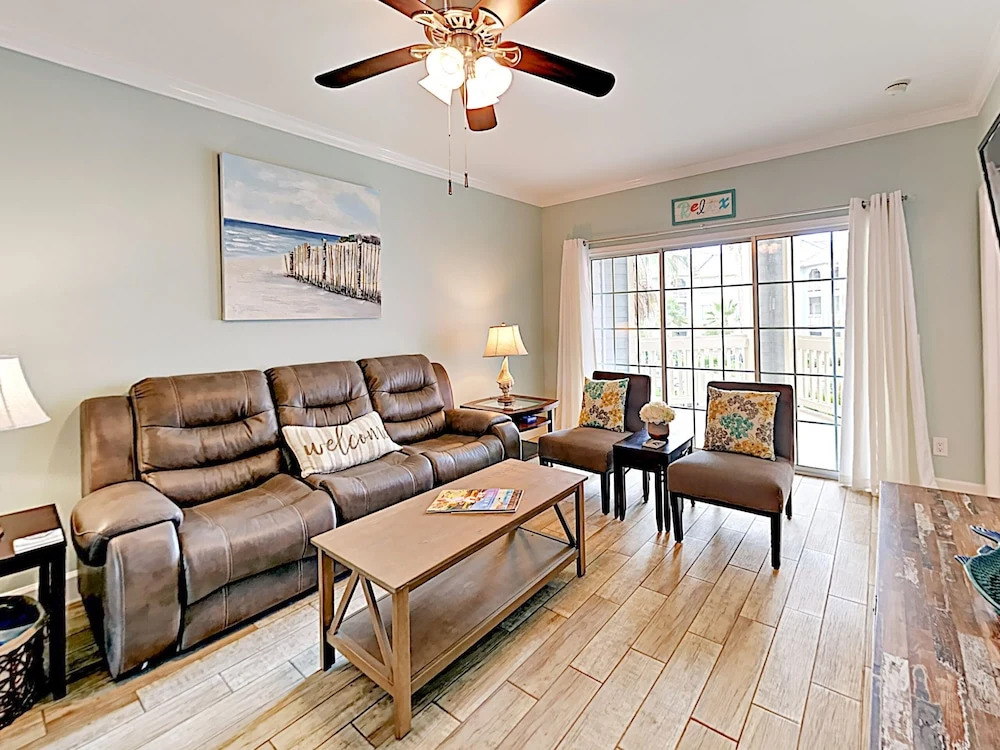 New Listing! Updated : Pool, Hot Tub, Beach 2 Bedroom Condo