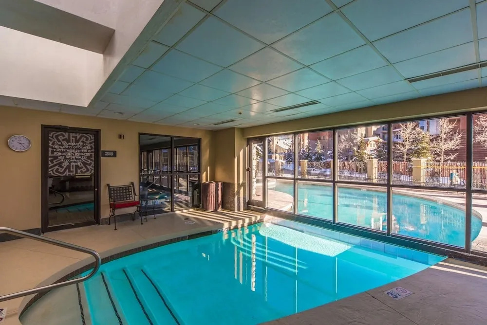 Cozy Pet-friendly King Studio In Mt. Crested Butte Condo - No Cleaning Fee! by RedAwning