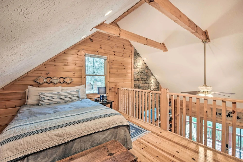 The River Rest Ellijay Cabin w/ Hot Tub
