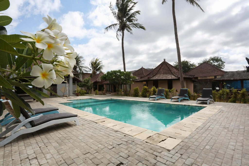 OYO 1651 Purnama Beach Hotel