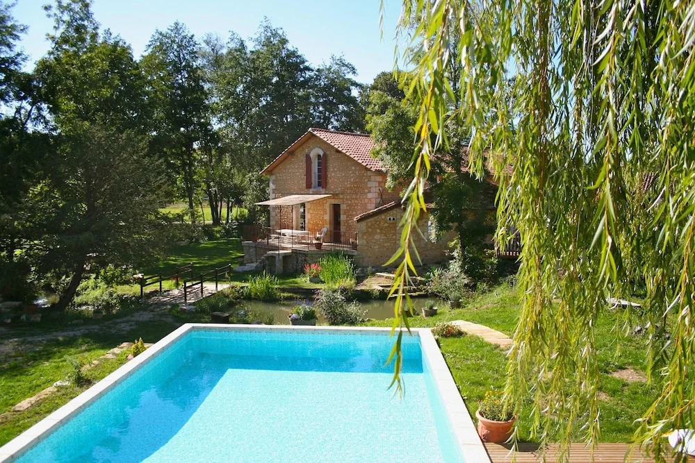 Villa With 6 Bedrooms in Mussidan, With Private Pool, Enclosed Garden