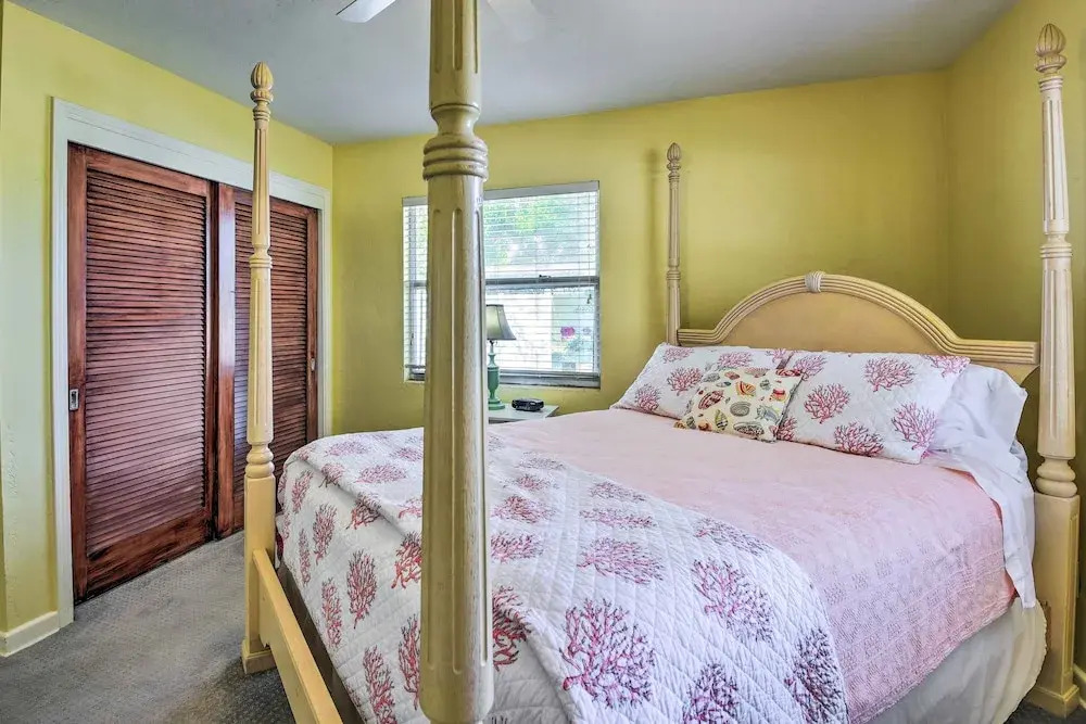 Nokomis Home w/ Gas Grill: 2 Blocks to Beach!