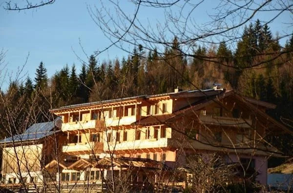 Hotel & Alpengasthof Pinzgerhof