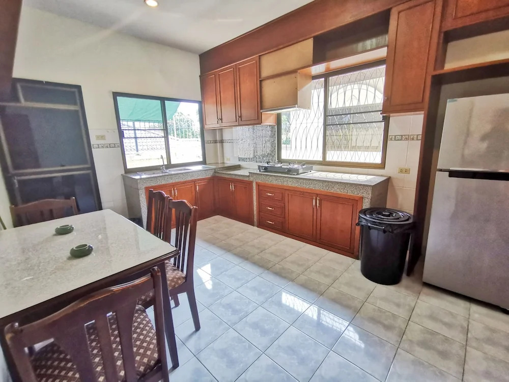 Eakmongkol Villas
