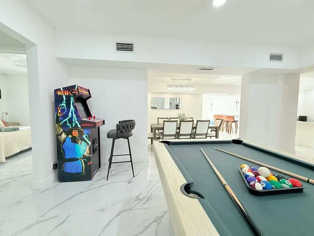 Palm House Near Beach Game Room Pool King Beds