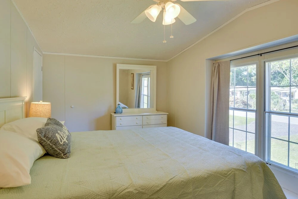 Supply Cottage w/ Deck < 2 Mi to the Beach!