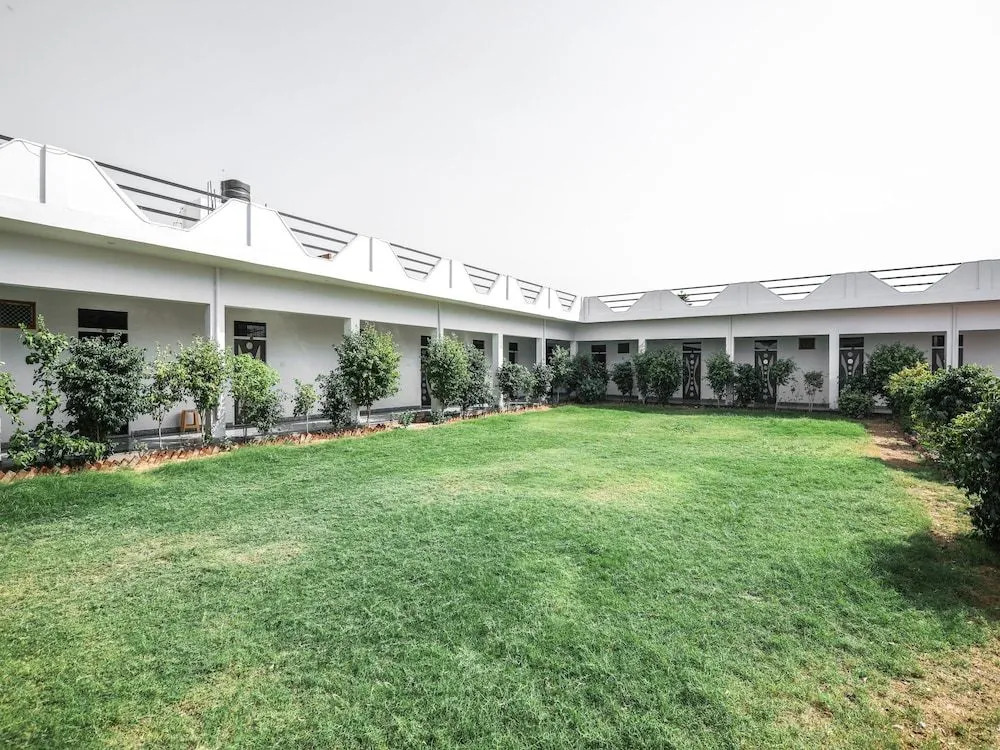 OYO 15243 Hotel Gulab Resort