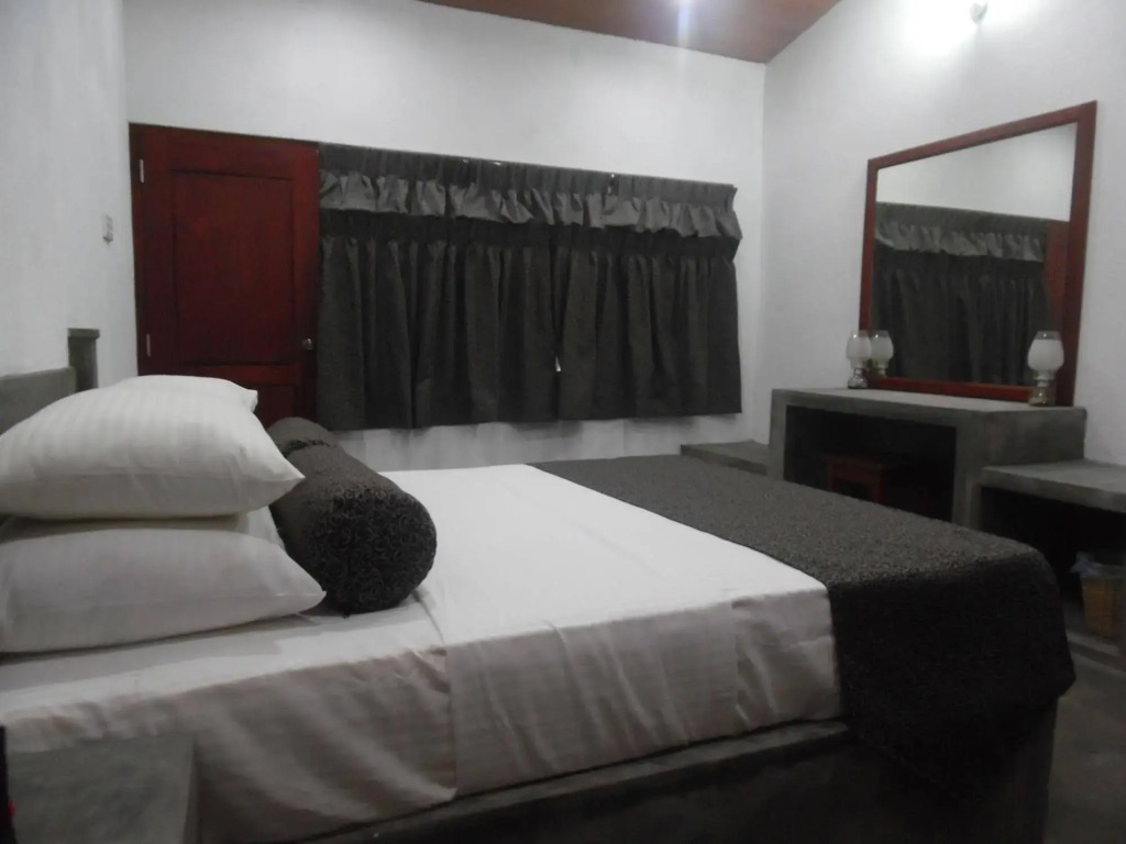 Thotupola Residence