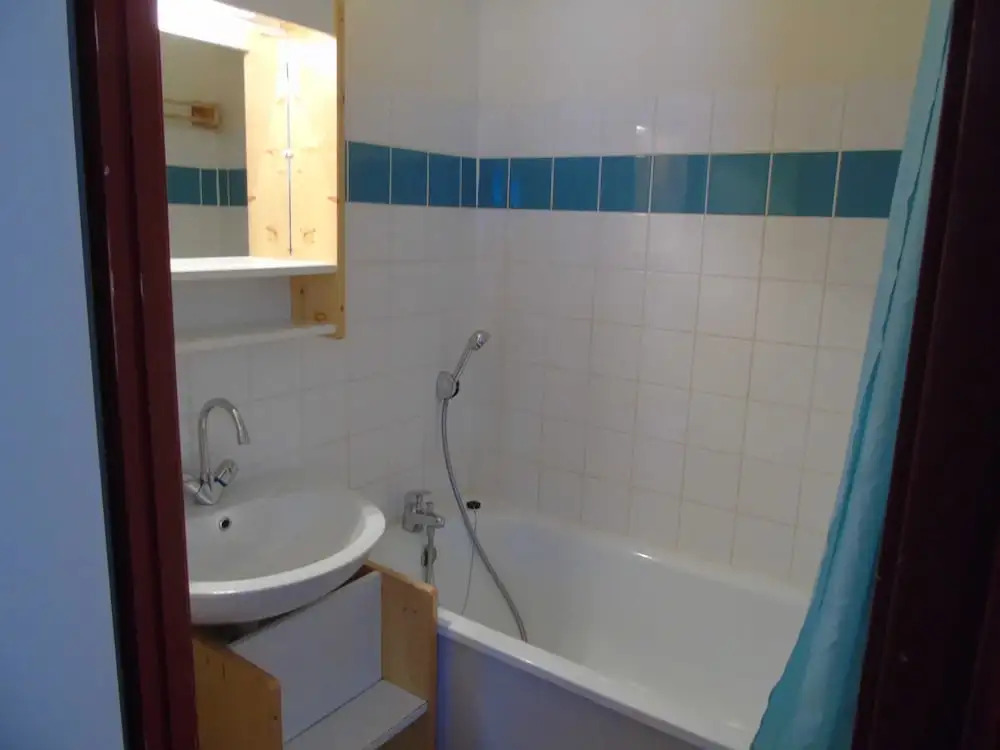 Lou Services Apartment CB24 LSI 001