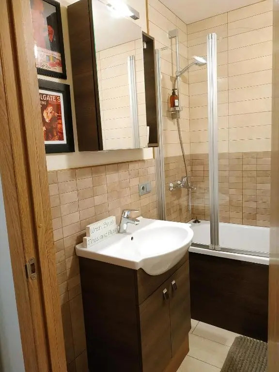 NON-Smoking Vesetas Apt 25min from Old Town