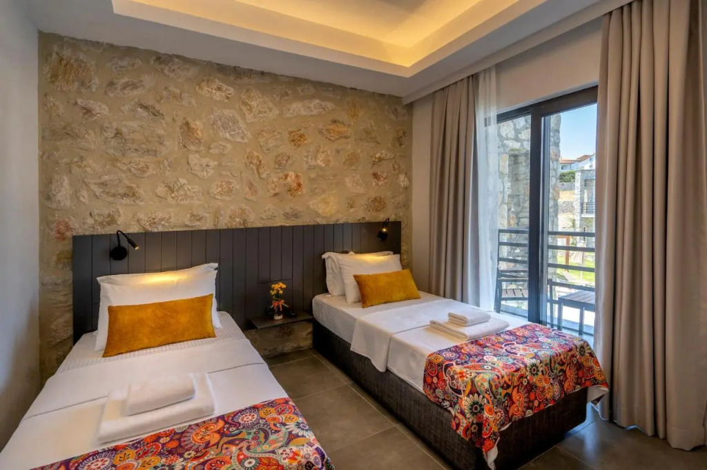 Dadya Bora Hotel