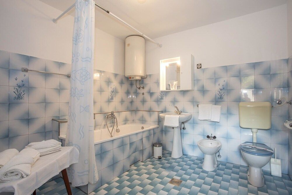Apartment 34