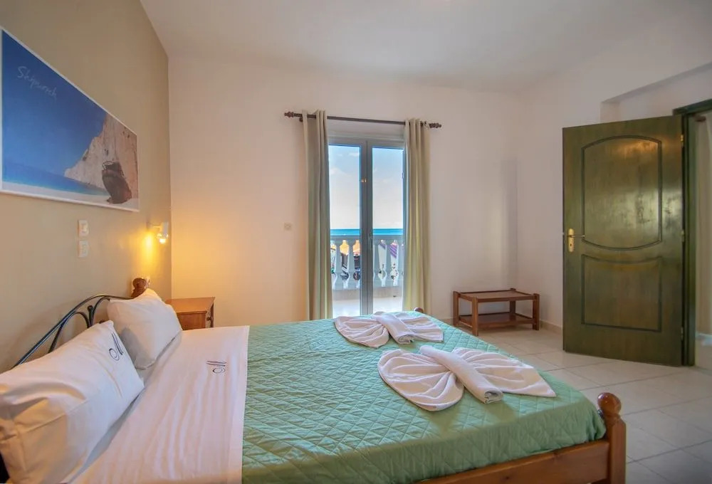 Manthos Beachfront Apartments, by ZanteWize