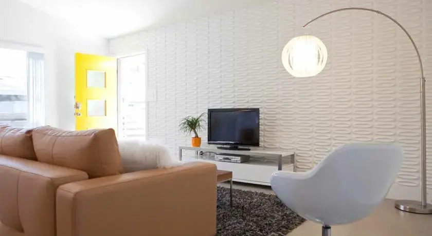 Travis Heights Modern III
