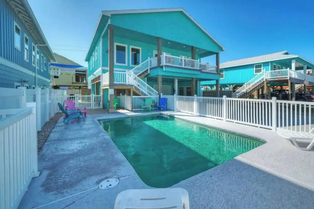 Private Pool, Covered Patio 4 Blocks to Beach Bourbon Breeze by Avantstay