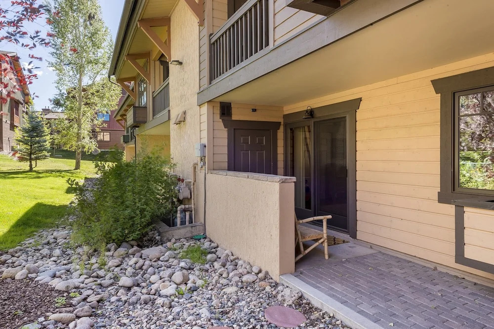 Phoenix 207 2 Bedroom Condo by Redawning