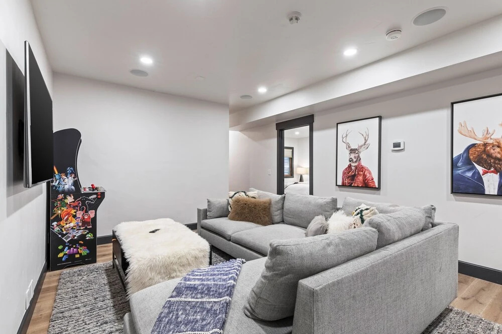909 Park Ave 5 Bedroom Home by RedAwning