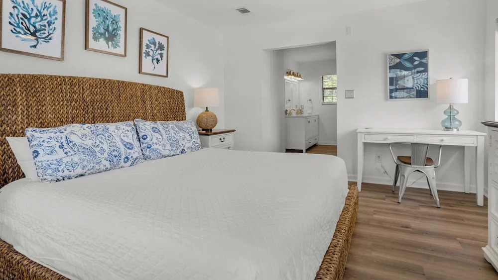 3 Minutes to 30A Beaches; Pretty in Pink Seagrove Home