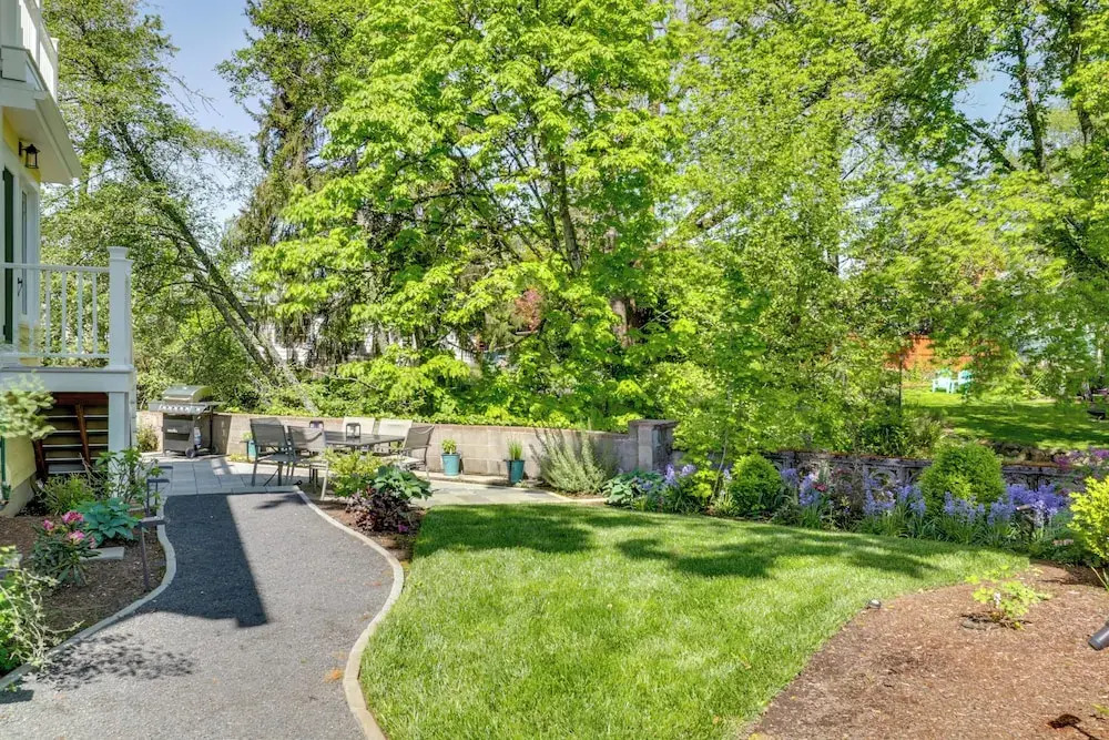 Historic Home Near Downtown Salem: Walk to Capitol