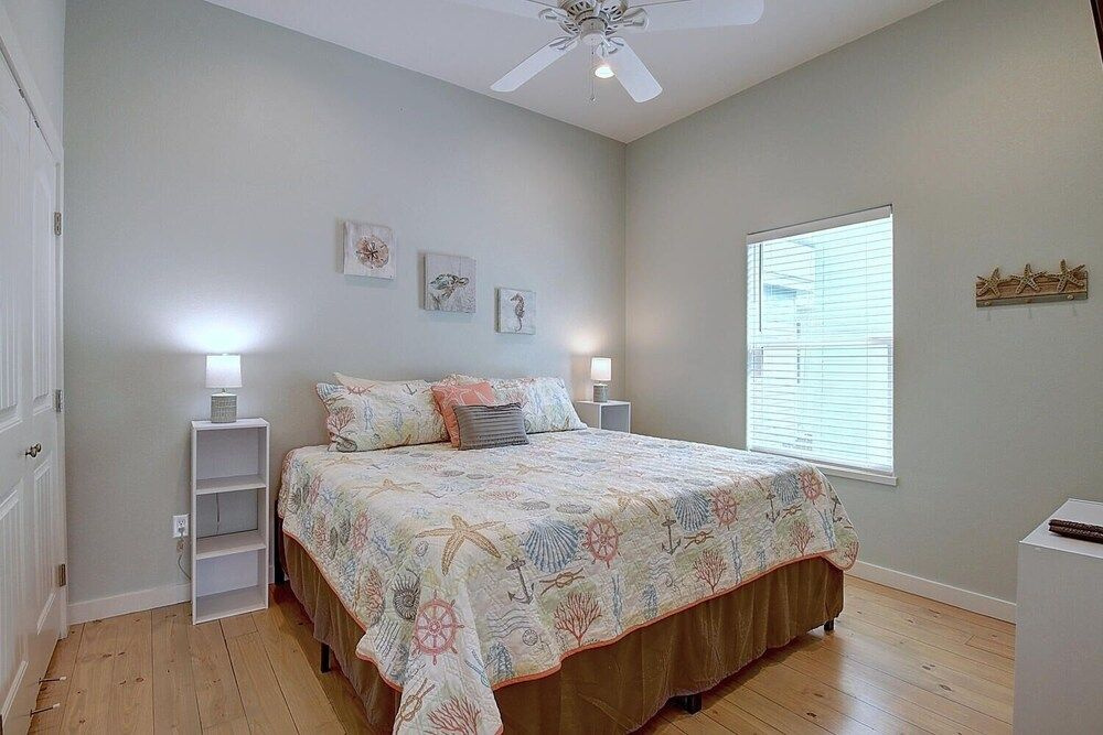 Woodhaven Beach Club 2 Bedroom Bungalow by Redawning