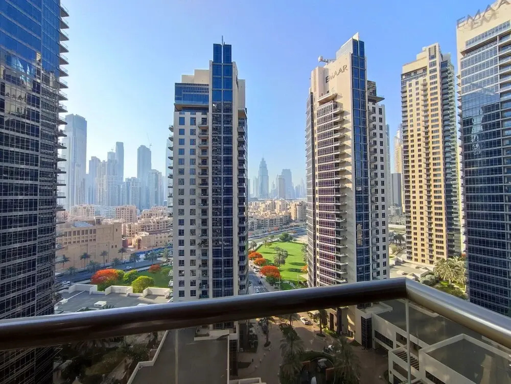 SuperHost - Downtown Apartment With Charming Park Views