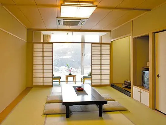 Yu Toria Ettyu