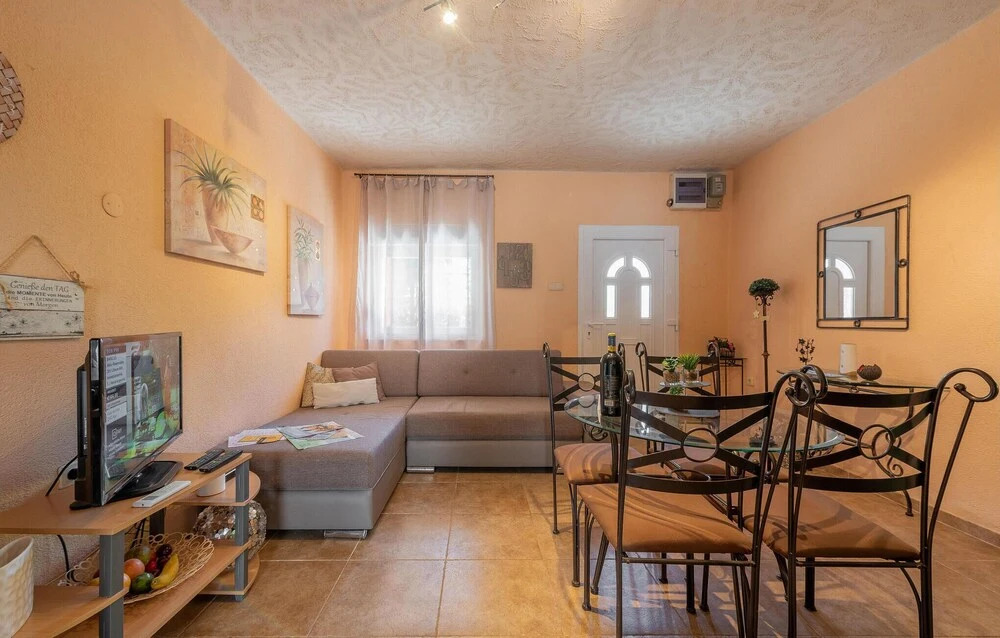 Awesome Home in Vrsi With 2 Bedrooms and Wifi