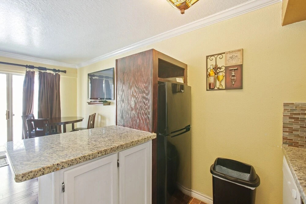 Victorian Escape - Serene Condo With Beach Views 1 Bedroom Condo by Redawning