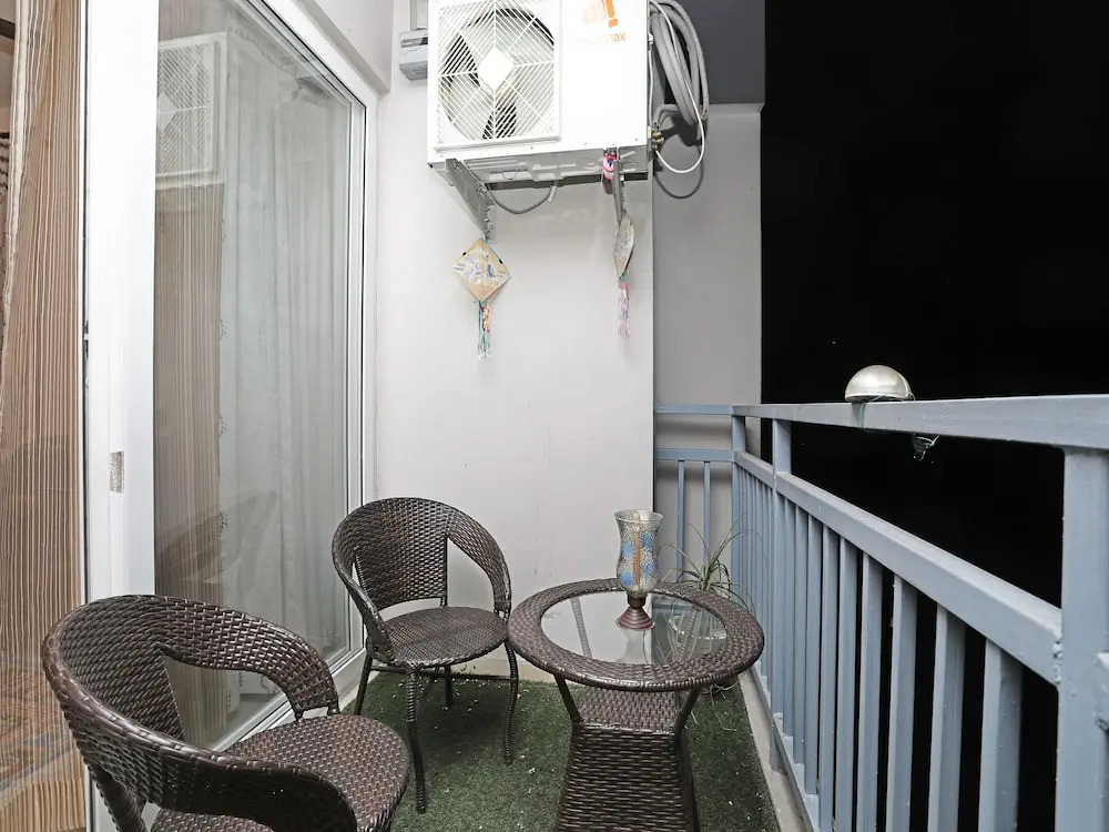 OYO 13172 Home Exotic 1BHK Pacific Golf Estate