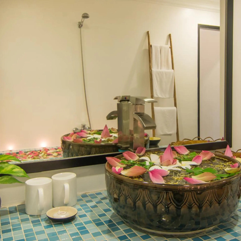 La Residence WatBo Hotel