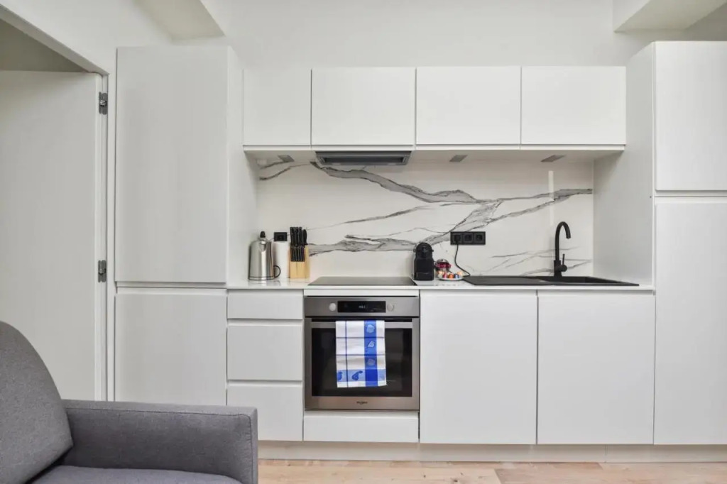 141-Suite Klein, townhouse style APT, Marais, Paris