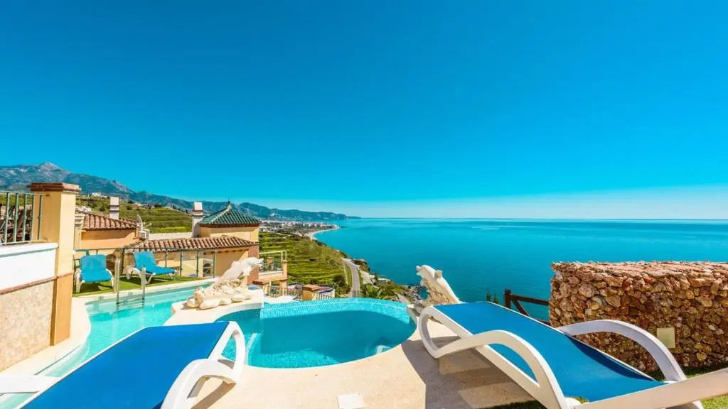 Casa Ventanas al Mediterraneo Nerja by Ruralidays