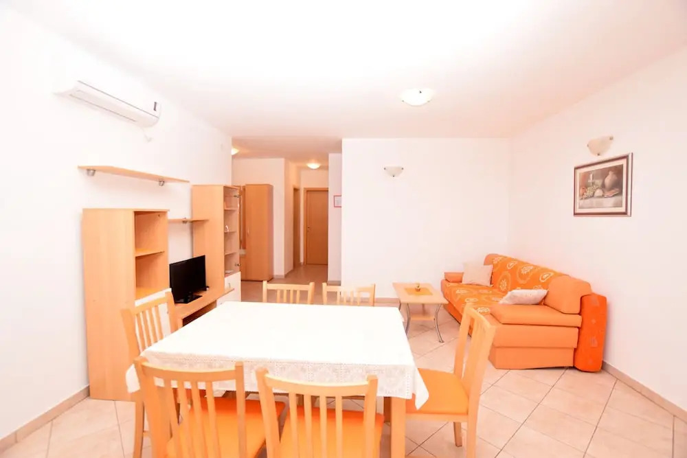 Apartments Lana