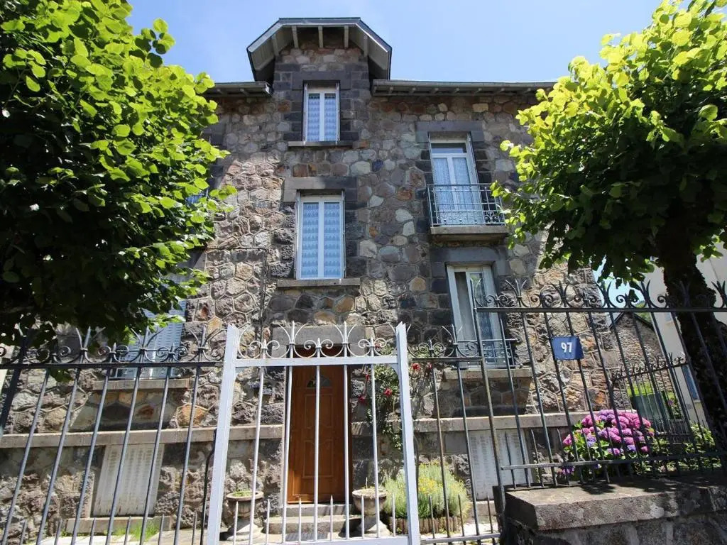 Appartement La Bourboule, 4 pièces, 6 personnes - FR-1-608-11