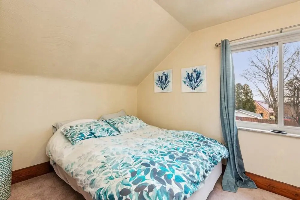 4BR Chalet with Seasonal Pool Hot Tub