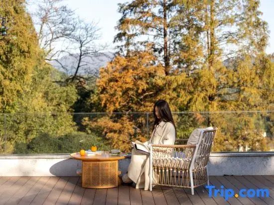 Anji Hong · Waterfall Rappelling · Cliff Pool Resort Homestay