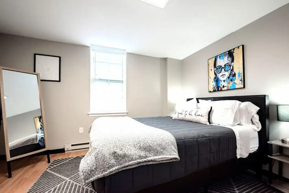 The Terrace at Park Place 2nd Floor Walk up -cozy 2 Bedroom Fast Wifi Free Coffee
