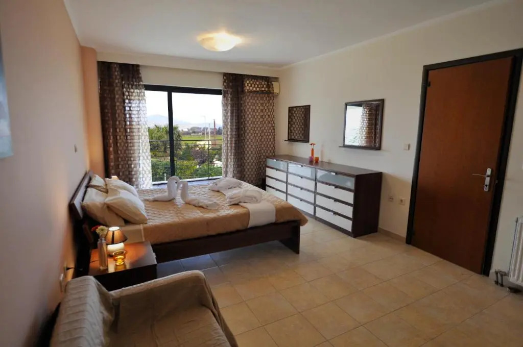 Luxury Xenos Villa 2 With 4 Bedrooms , Private Swimming Pool, Near The Sea