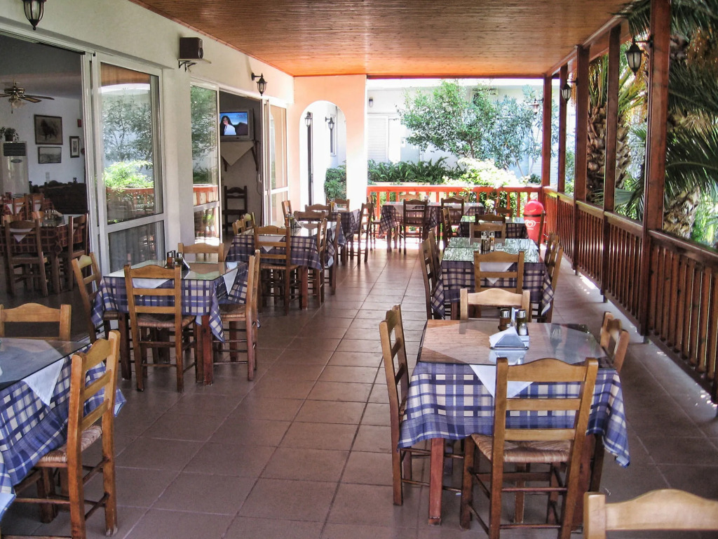 Ammoudi Hotel