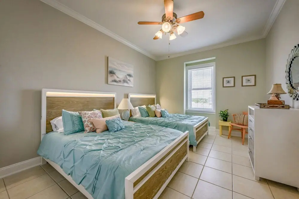 Penthouse Luxury - Exquisite Oceanside Condo