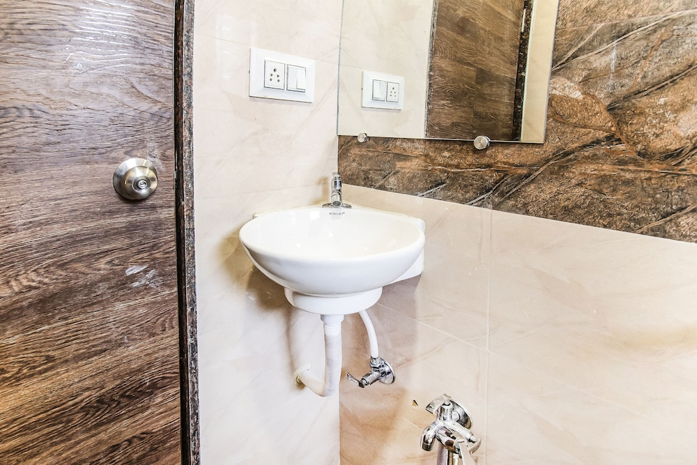 FabHotel Pratiksha