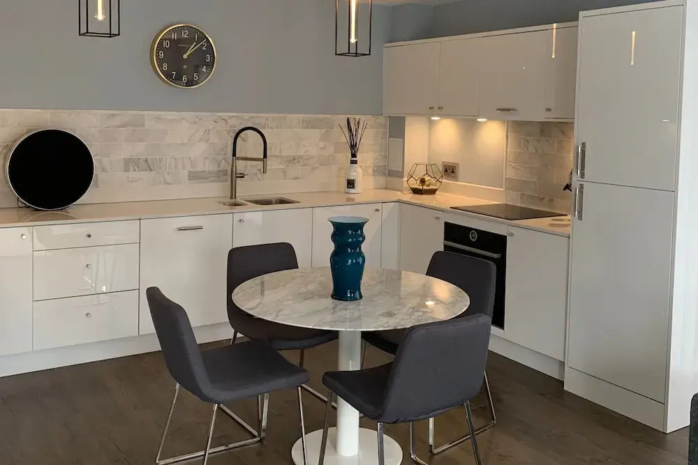 Chic London Apartment - Saint Clements Retreat