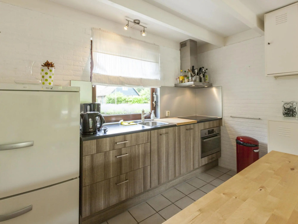 Lovely holiday home in Wolphaartsdijk close to the lake