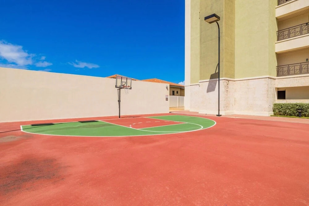 Beautiful 1BR Condo w Large Balcony in Palm Beach