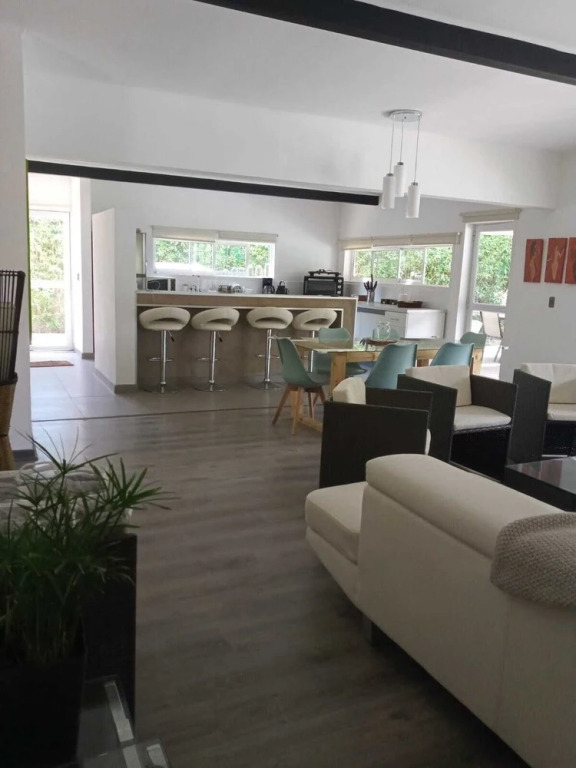 Hermosa Gran Casa con Piscina en Olmue