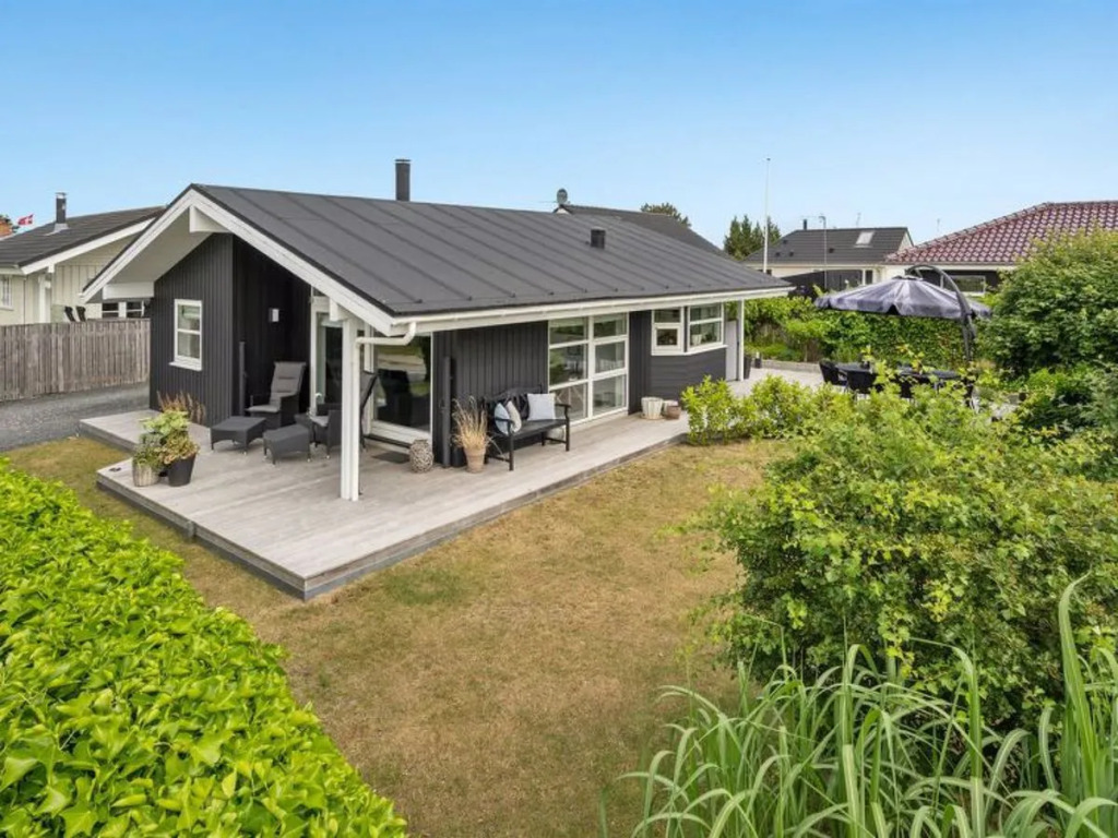 Holiday Home Sjarlotte - 100m from the sea by Interhome