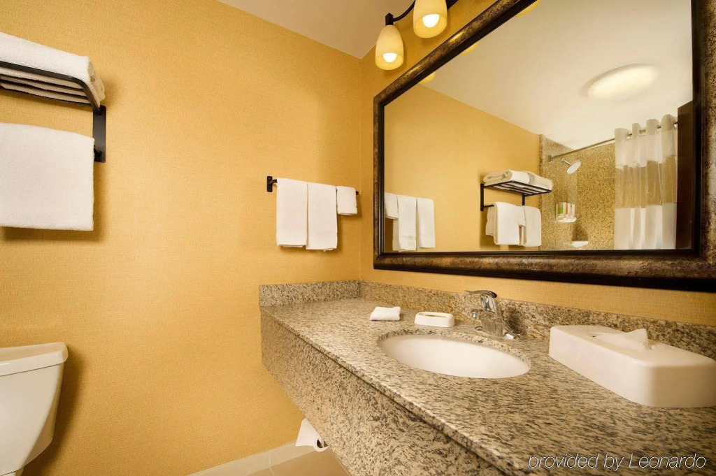 Drury Inn & Suites Phoenix Airport