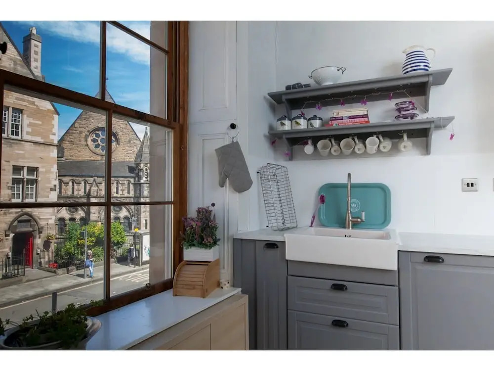 Bright Corner 1BR Tenement Next to Meadows