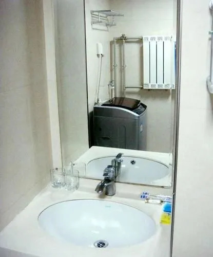 Sunshine Theme Apartment