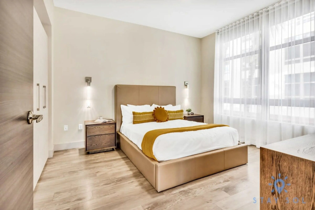 Apartment w Bay View Balcony  Pool   Up To 6  Gym, Hollywood
